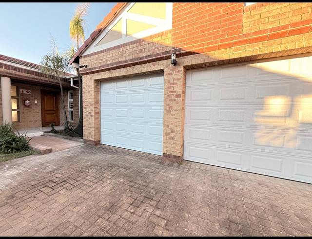 4 BEDROOM TOWNHOUSE FOR SALE IN AVIARY HILL